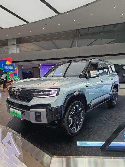 成都19比亚迪方程豹硬派越野的爆款，英菲尼迪35周年与你共成长